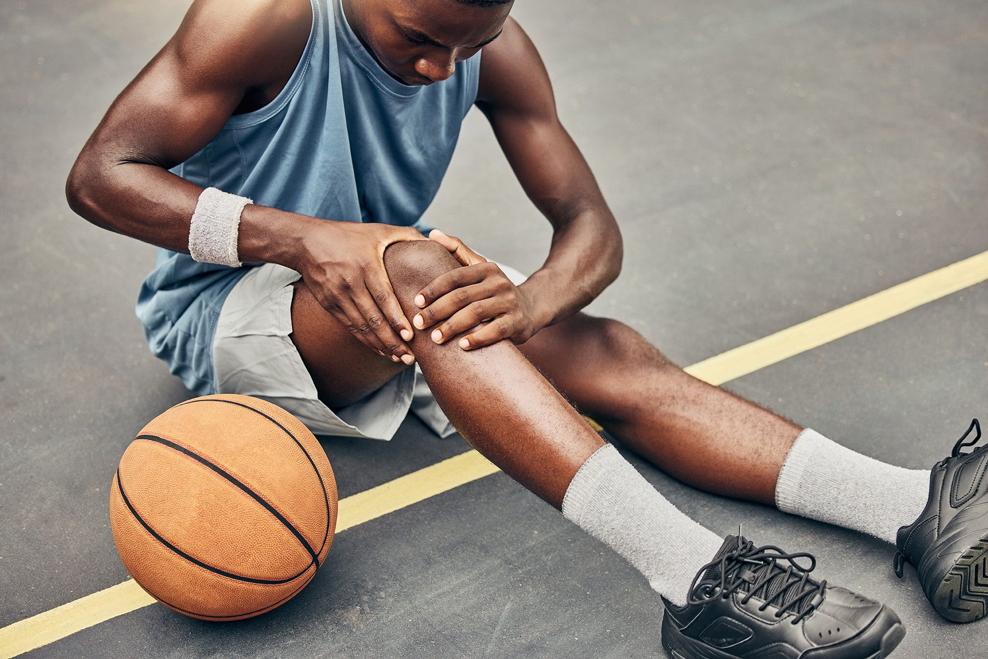 Fitness,,Basketball,Knee,Injury,Or,Pain,While,On,Basketball,Court